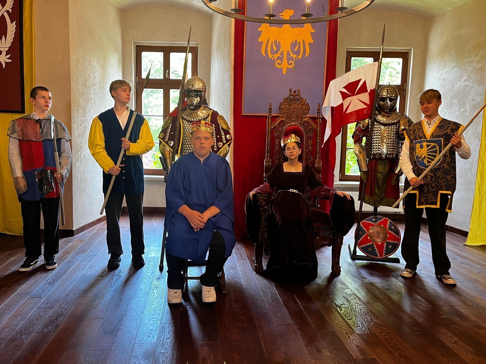 Zdjęcie w galerii na portalu naszraciborz.pl: Filmołaki. Zamek Piastowski zamienił się w plener filmowy wiadomości z regionu