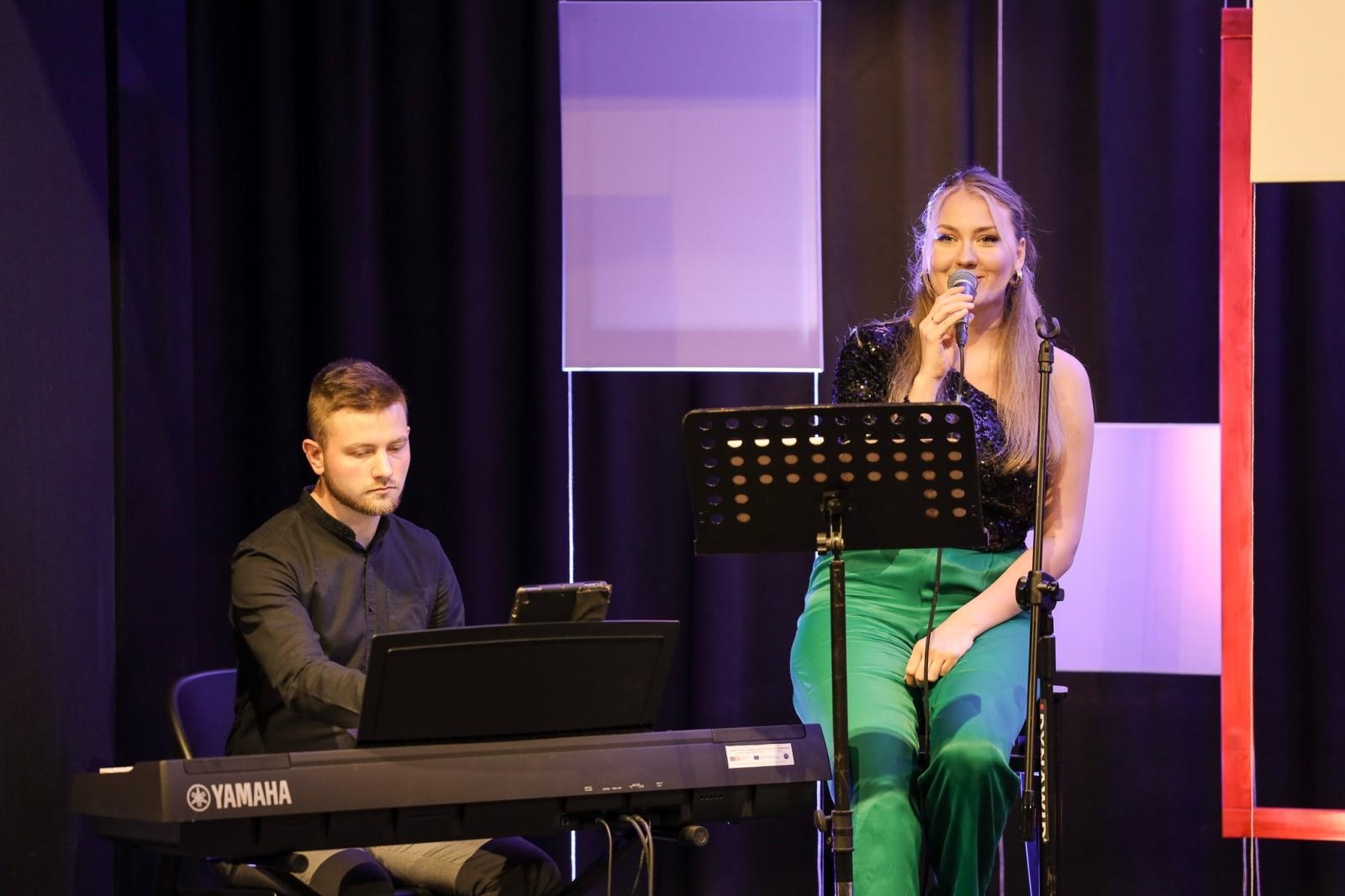 Zdjęcie w galerii na portalu naszraciborz.pl: Józef Maria Ruszar gościem Almanachu Prowincjonalnego wiadomości z regionu