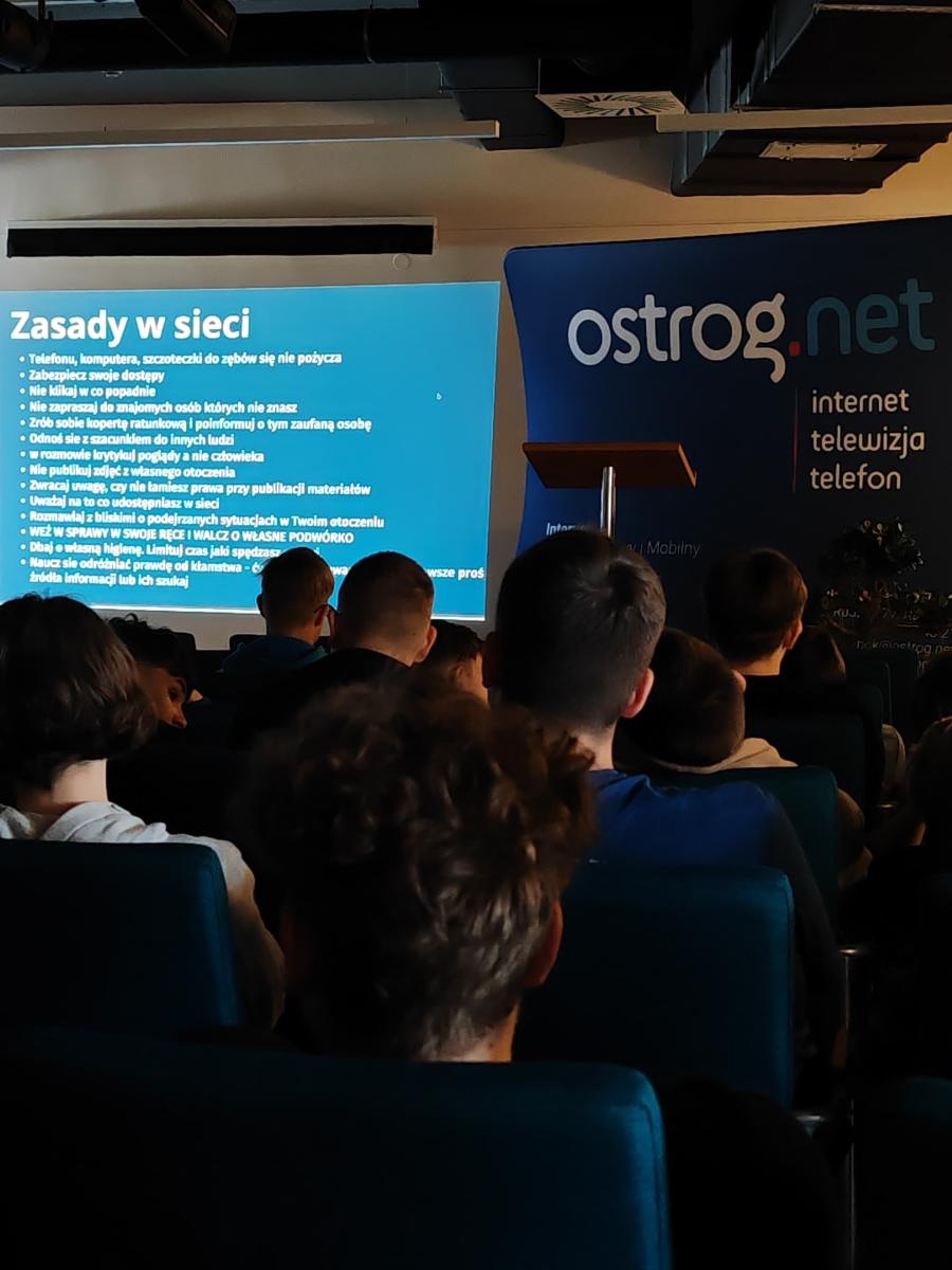 Zdjęcie w galerii na portalu naszraciborz.pl: 1300 uczniów przewinęło się przez zamek. Szkolono ich z cyberbezpieczeństwa wiadomości z regionu