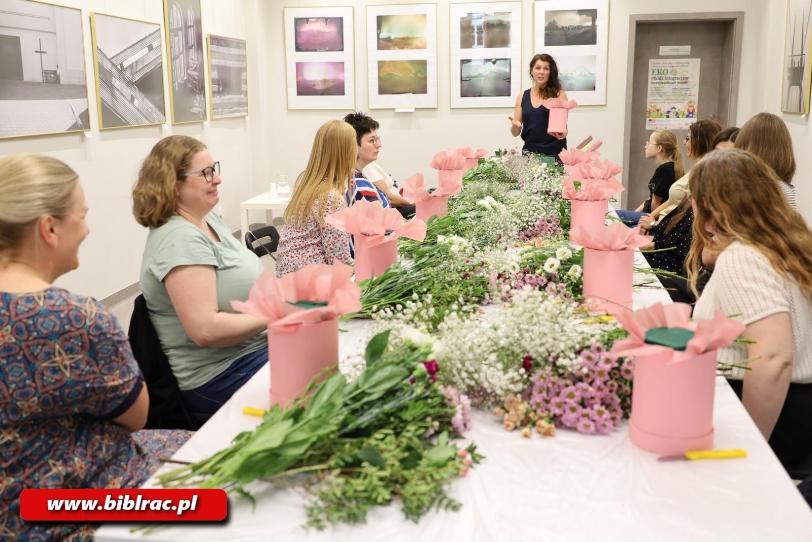Zdjęcie w galerii na portalu naszraciborz.pl: Warsztaty FlowerBox w raciborskiej bibliotece wiadomości z regionu