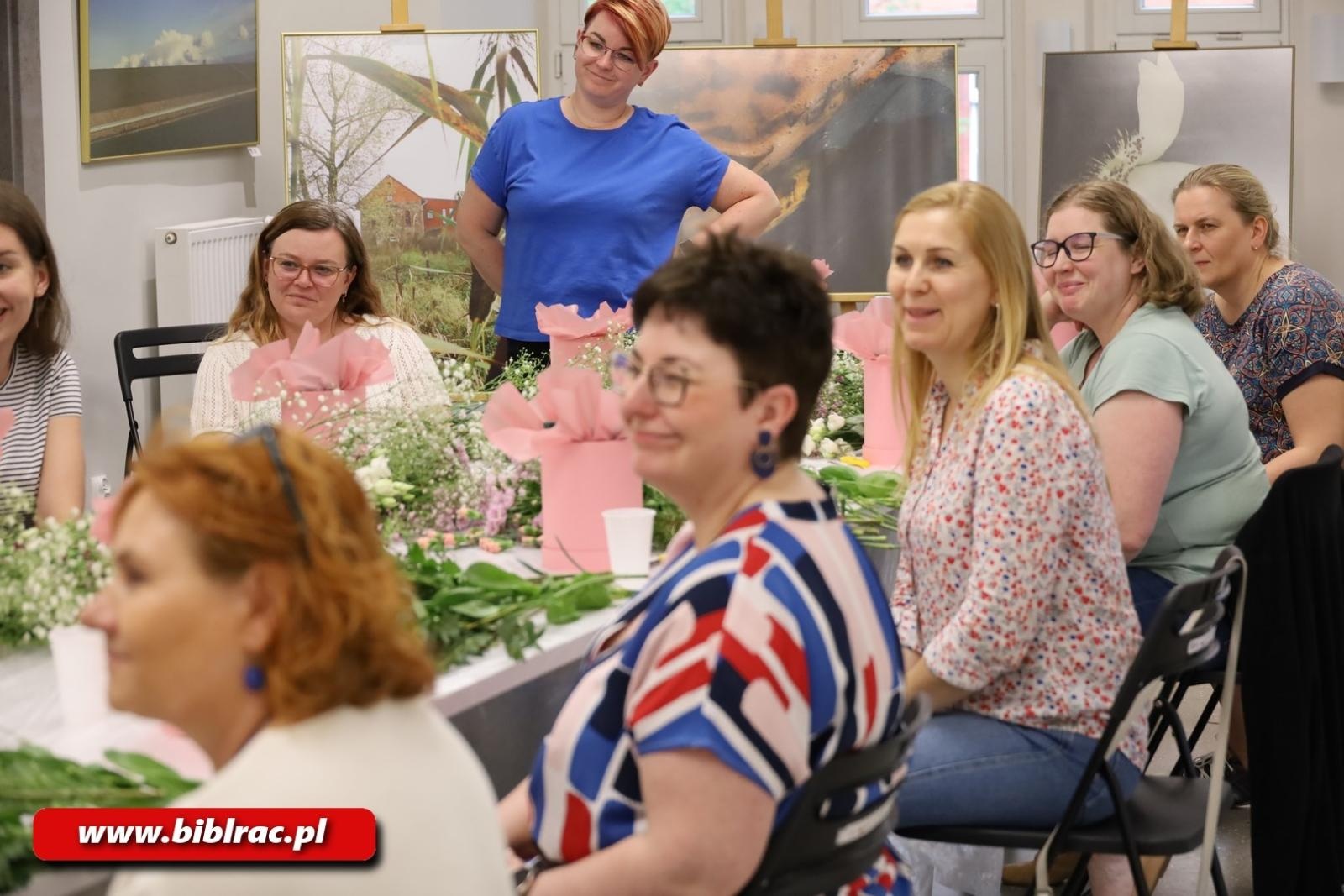 Zdjęcie w galerii na portalu naszraciborz.pl: Warsztaty FlowerBox w raciborskiej bibliotece wiadomości z regionu