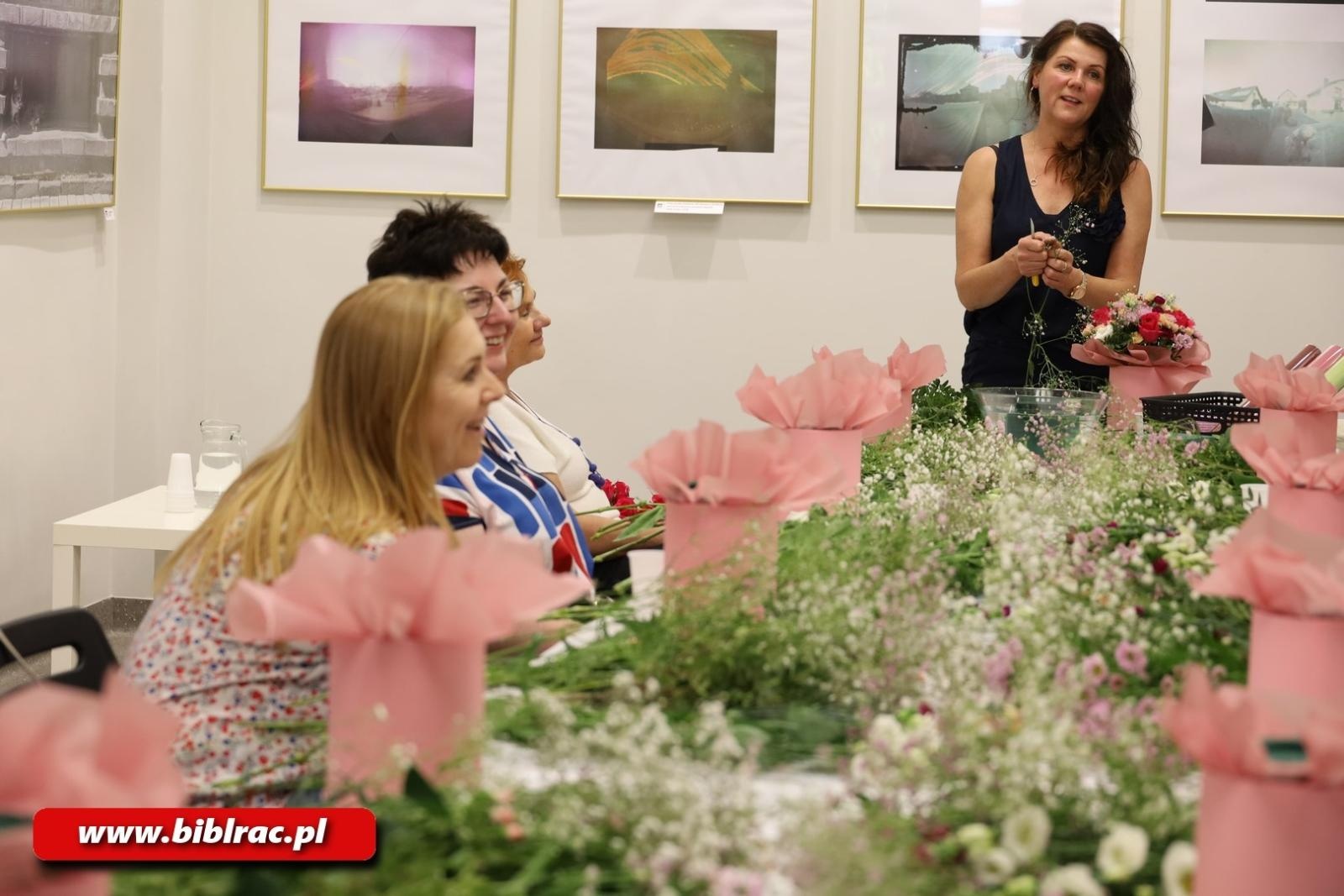 Zdjęcie w galerii na portalu naszraciborz.pl: Warsztaty FlowerBox w raciborskiej bibliotece wiadomości z regionu