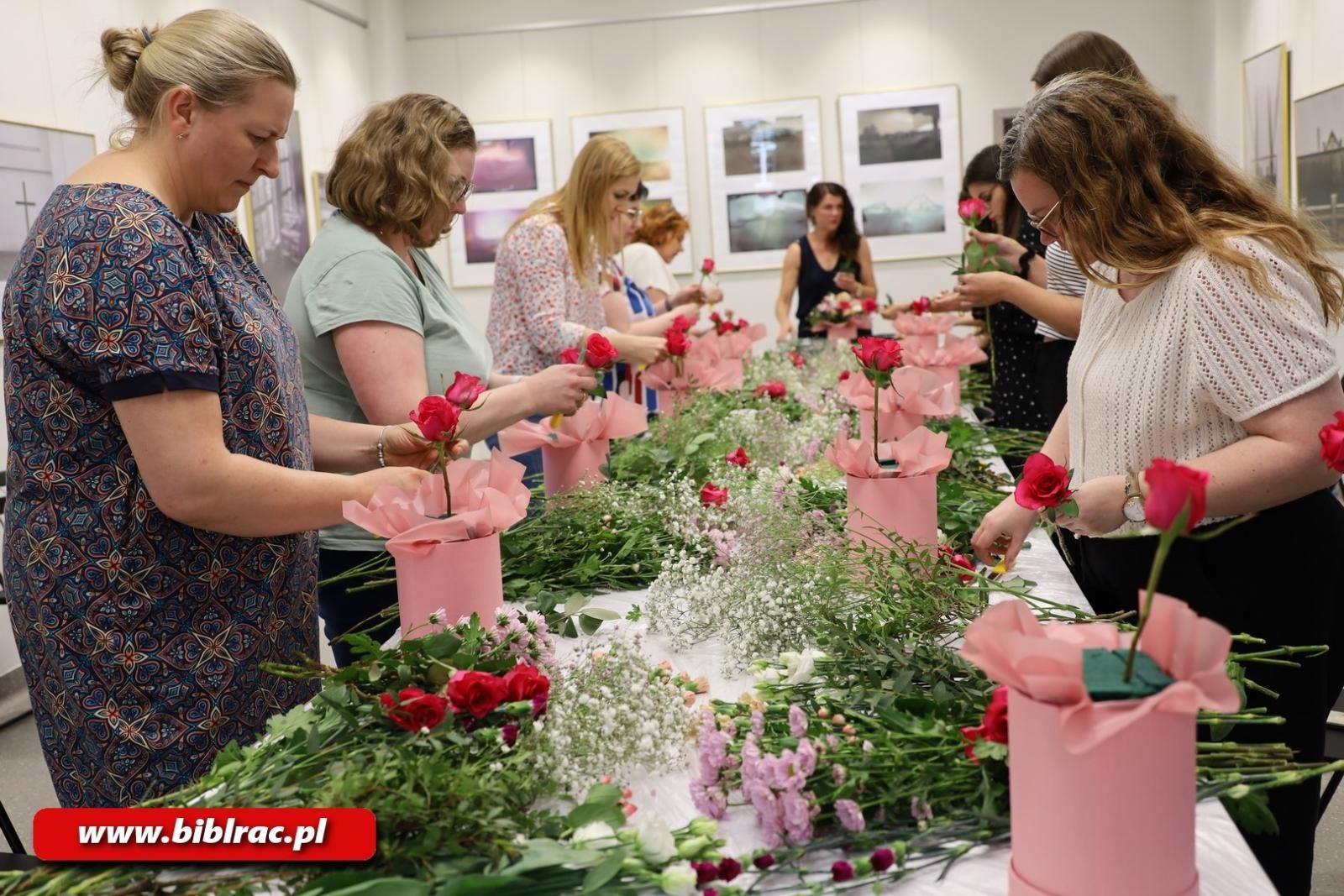 Zdjęcie w galerii na portalu naszraciborz.pl: Warsztaty FlowerBox w raciborskiej bibliotece wiadomości z regionu