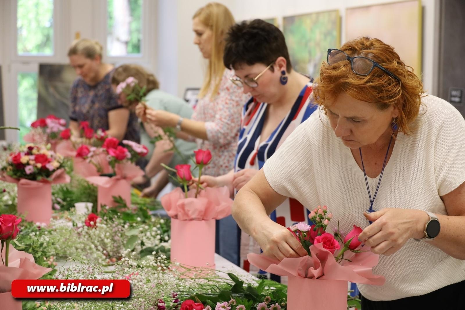 Zdjęcie w galerii na portalu naszraciborz.pl: Warsztaty FlowerBox w raciborskiej bibliotece wiadomości z regionu