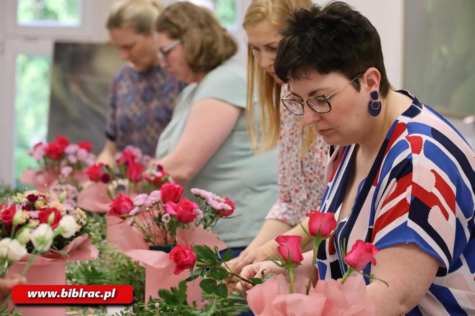 Zdjęcie w galerii na portalu naszraciborz.pl: Warsztaty FlowerBox w raciborskiej bibliotece wiadomości z regionu