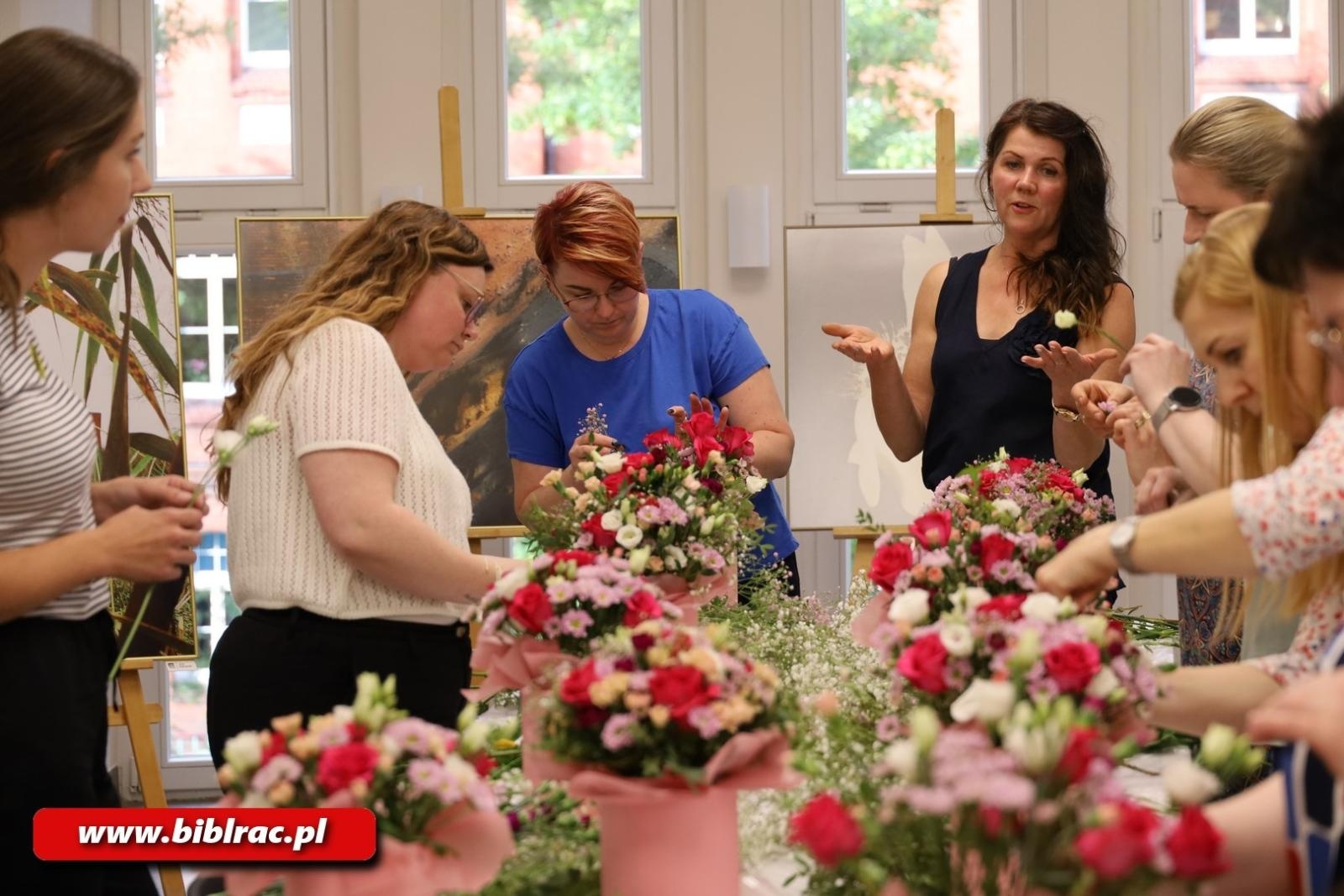 Zdjęcie w galerii na portalu naszraciborz.pl: Warsztaty FlowerBox w raciborskiej bibliotece wiadomości z regionu