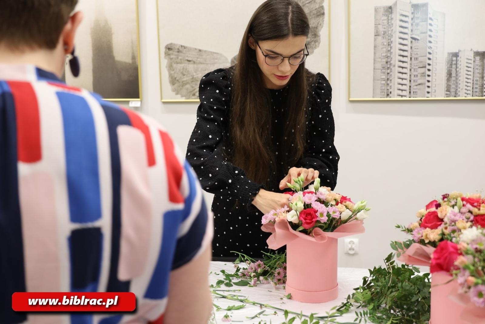 Zdjęcie w galerii na portalu naszraciborz.pl: Warsztaty FlowerBox w raciborskiej bibliotece wiadomości z regionu