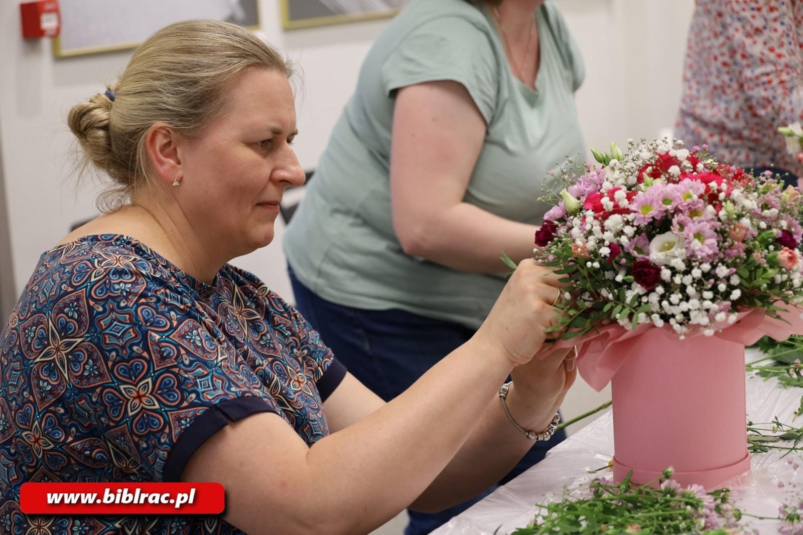 Zdjęcie w galerii na portalu naszraciborz.pl: Warsztaty FlowerBox w raciborskiej bibliotece wiadomości z regionu