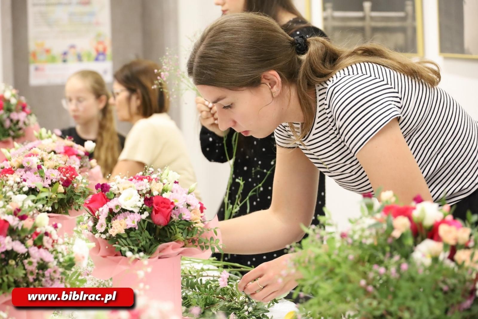 Zdjęcie w galerii na portalu naszraciborz.pl: Warsztaty FlowerBox w raciborskiej bibliotece wiadomości z regionu