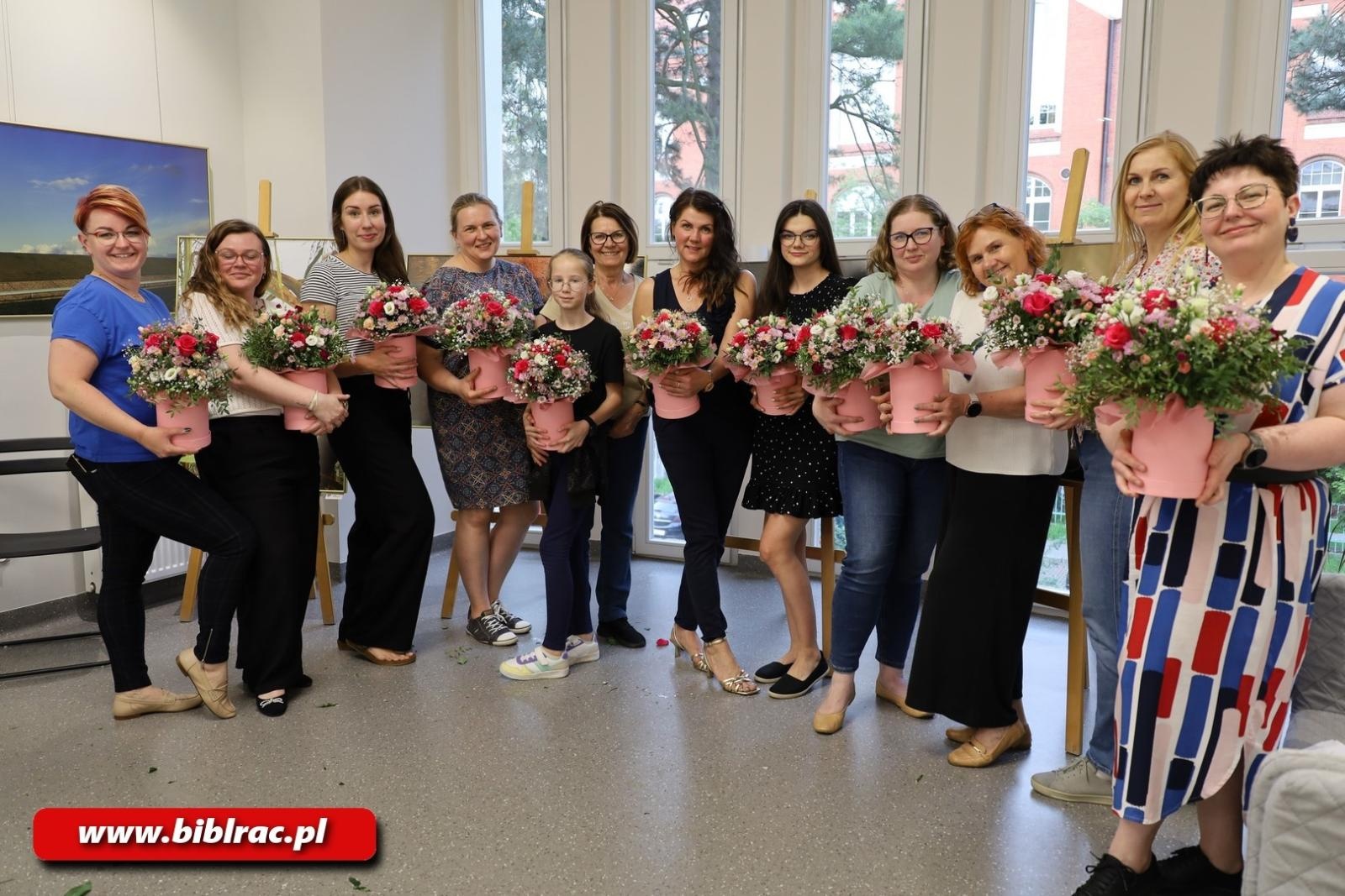 Zdjęcie w galerii na portalu naszraciborz.pl: Warsztaty FlowerBox w raciborskiej bibliotece wiadomości z regionu