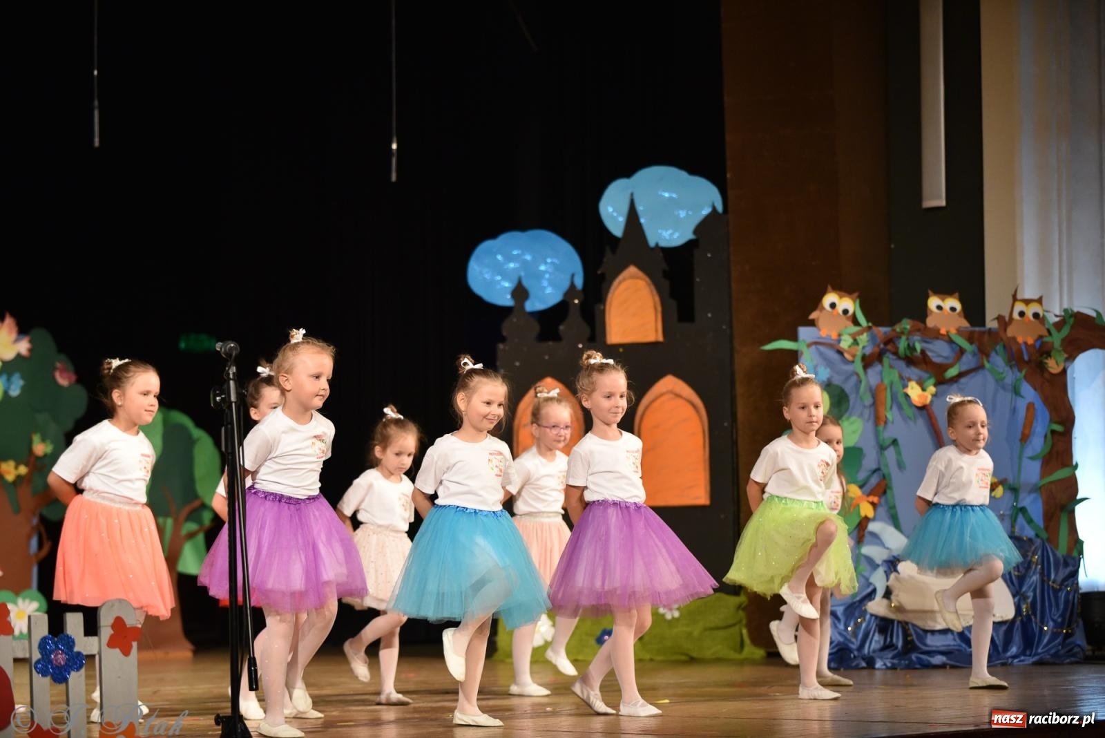 Zdjęcie w galerii na portalu naszraciborz.pl: Królewna Śnieżka na 50. urodziny Przedszkola nr 11 wiadomości z regionu