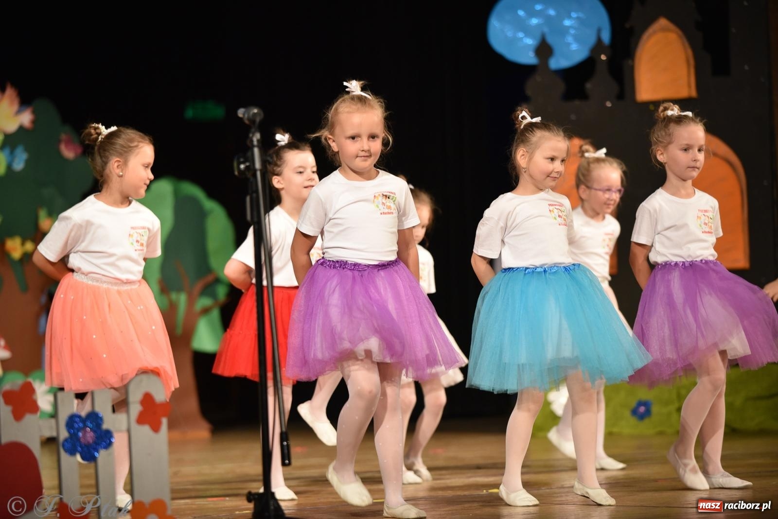 Zdjęcie w galerii na portalu naszraciborz.pl: Królewna Śnieżka na 50. urodziny Przedszkola nr 11 wiadomości z regionu