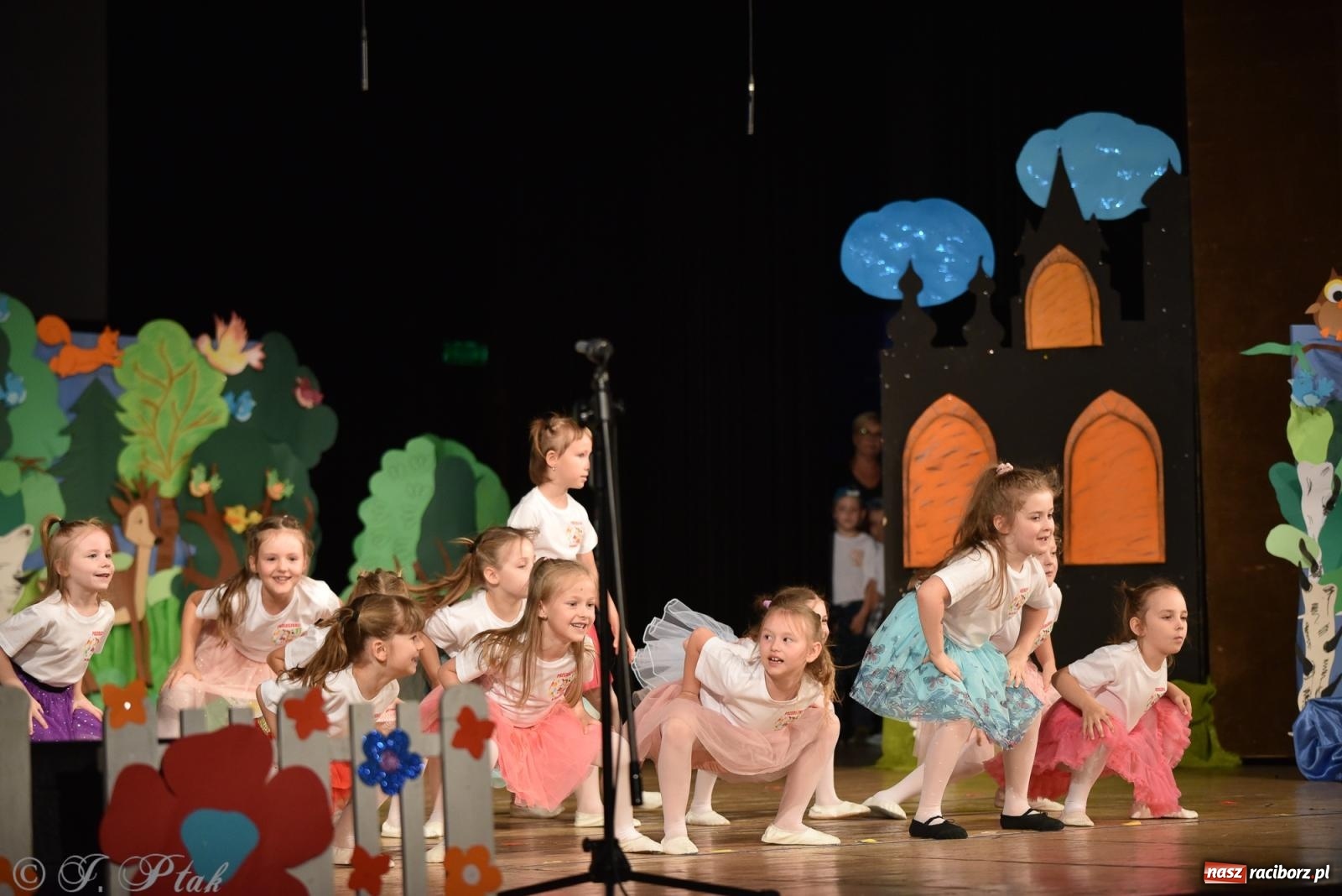 Zdjęcie w galerii na portalu naszraciborz.pl: Królewna Śnieżka na 50. urodziny Przedszkola nr 11 wiadomości z regionu