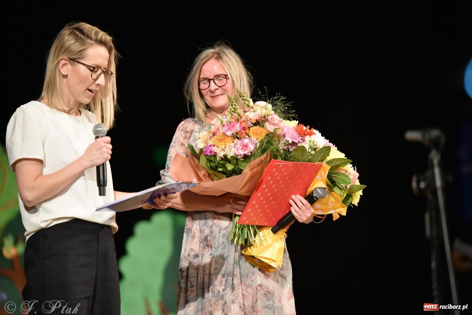 Zdjęcie w galerii na portalu naszraciborz.pl: Królewna Śnieżka na 50. urodziny Przedszkola nr 11 wiadomości z regionu