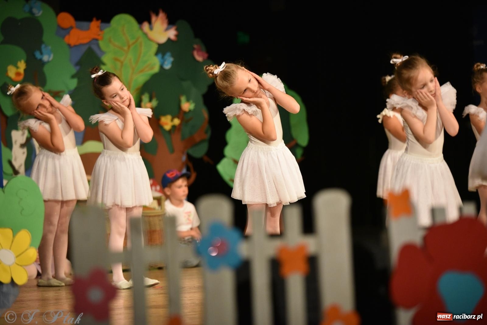 Zdjęcie w galerii na portalu naszraciborz.pl: Królewna Śnieżka na 50. urodziny Przedszkola nr 11 wiadomości z regionu