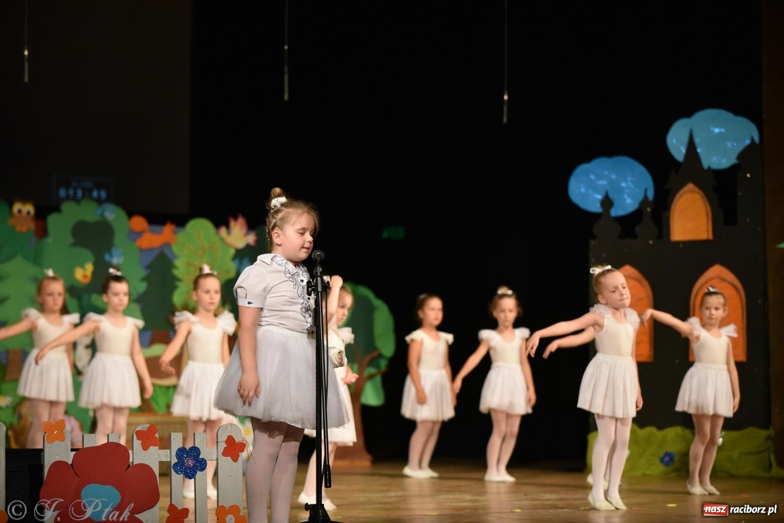 Zdjęcie w galerii na portalu naszraciborz.pl: Królewna Śnieżka na 50. urodziny Przedszkola nr 11 wiadomości z regionu