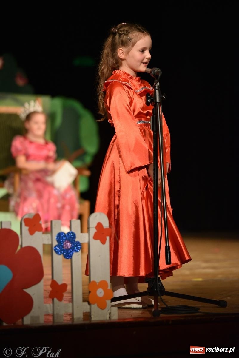 Zdjęcie w galerii na portalu naszraciborz.pl: Królewna Śnieżka na 50. urodziny Przedszkola nr 11 wiadomości z regionu