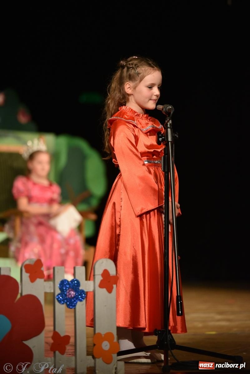 Zdjęcie w galerii na portalu naszraciborz.pl: Królewna Śnieżka na 50. urodziny Przedszkola nr 11 wiadomości z regionu