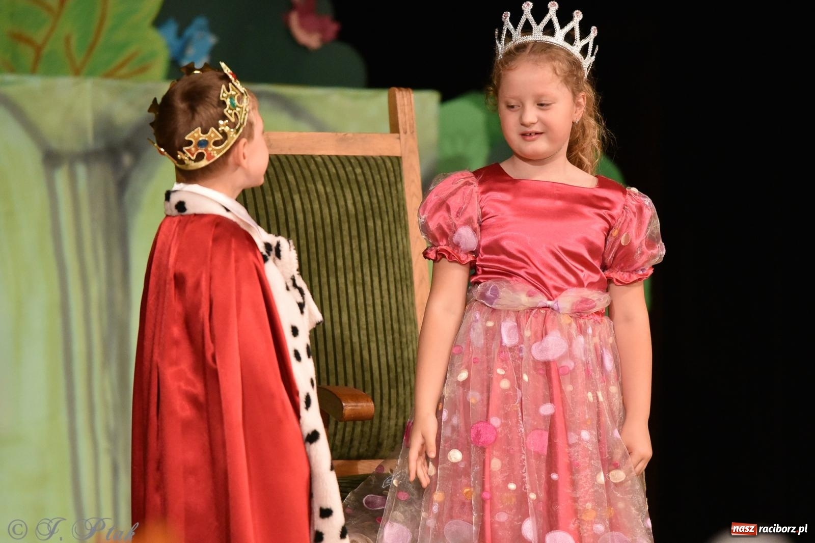 Zdjęcie w galerii na portalu naszraciborz.pl: Królewna Śnieżka na 50. urodziny Przedszkola nr 11 wiadomości z regionu