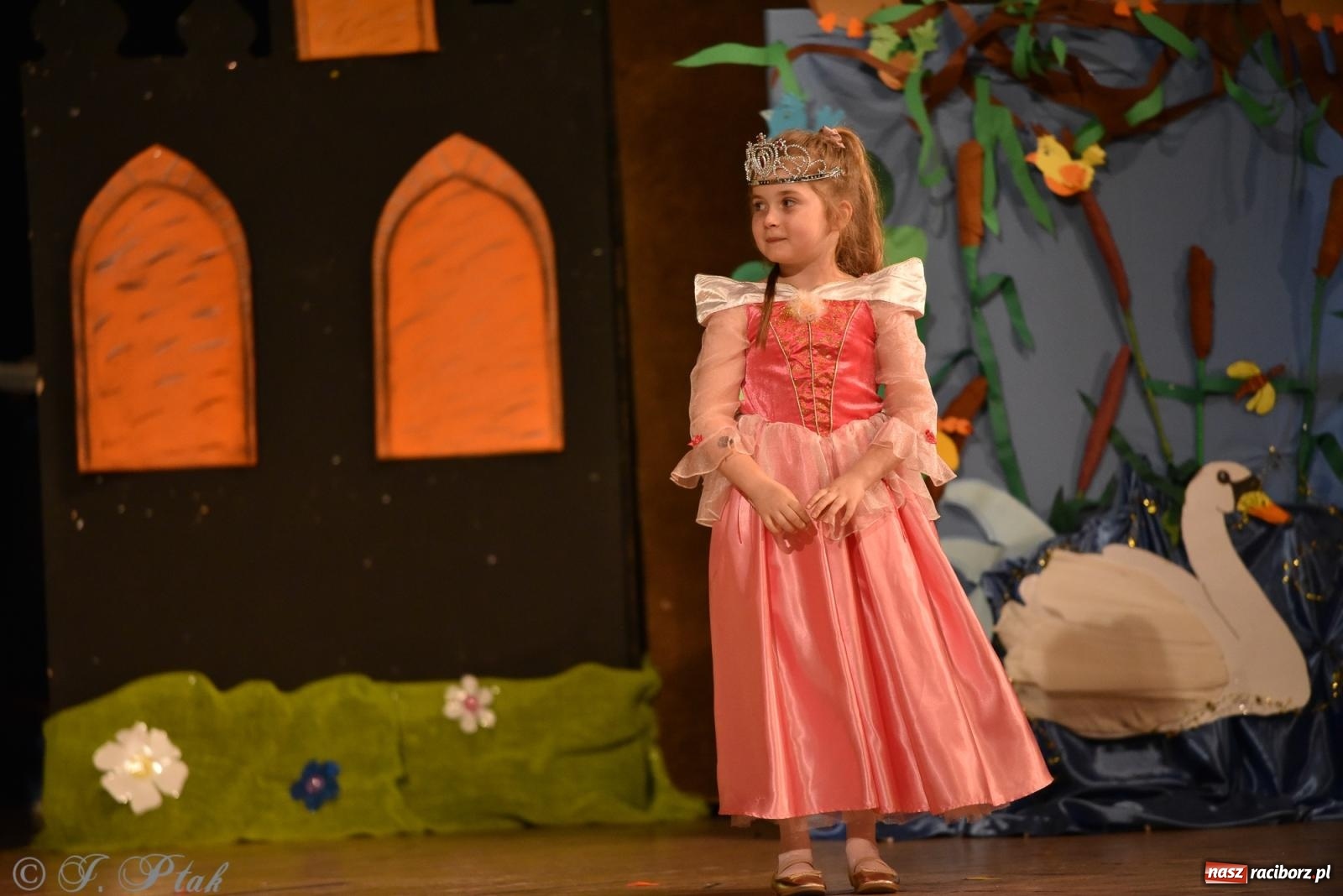 Zdjęcie w galerii na portalu naszraciborz.pl: Królewna Śnieżka na 50. urodziny Przedszkola nr 11 wiadomości z regionu