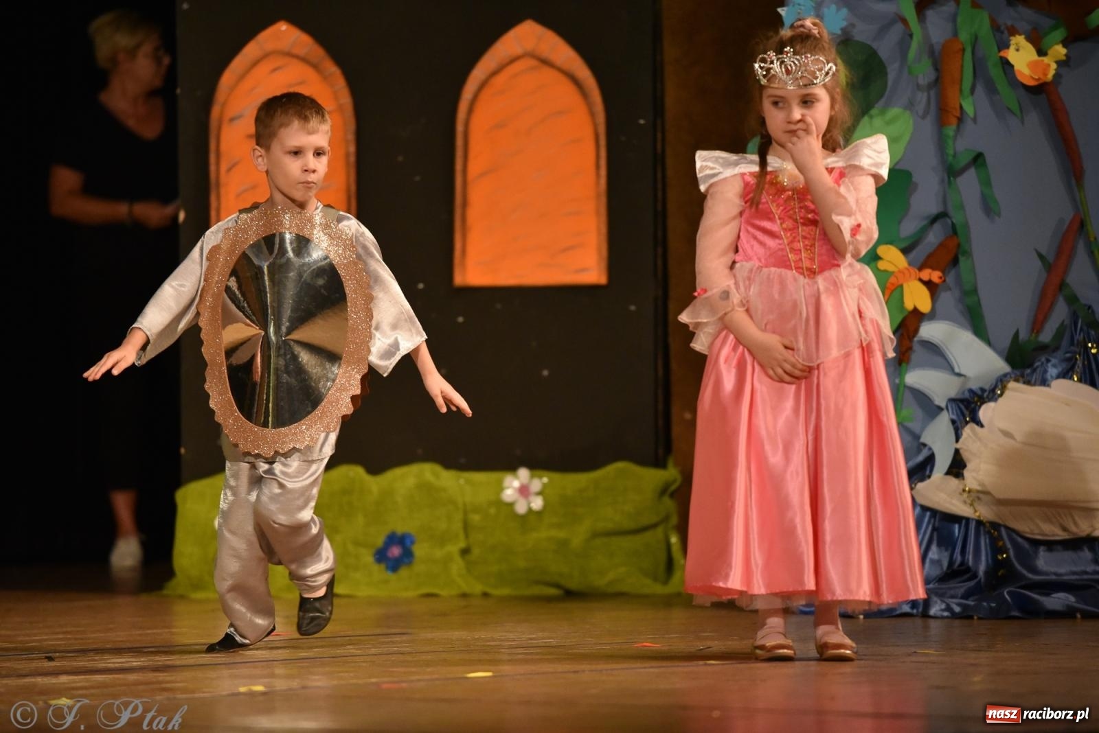 Zdjęcie w galerii na portalu naszraciborz.pl: Królewna Śnieżka na 50. urodziny Przedszkola nr 11 wiadomości z regionu