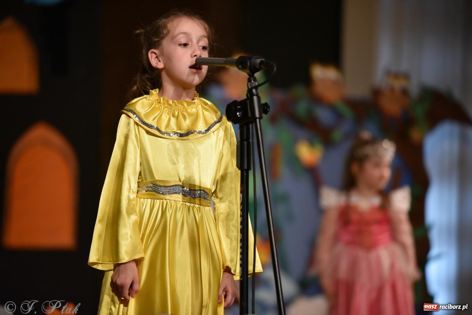 Zdjęcie w galerii na portalu naszraciborz.pl: Królewna Śnieżka na 50. urodziny Przedszkola nr 11 wiadomości z regionu