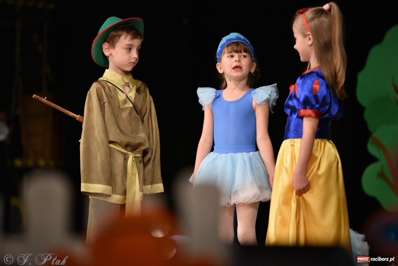 Zdjęcie w galerii na portalu naszraciborz.pl: Królewna Śnieżka na 50. urodziny Przedszkola nr 11 wiadomości z regionu