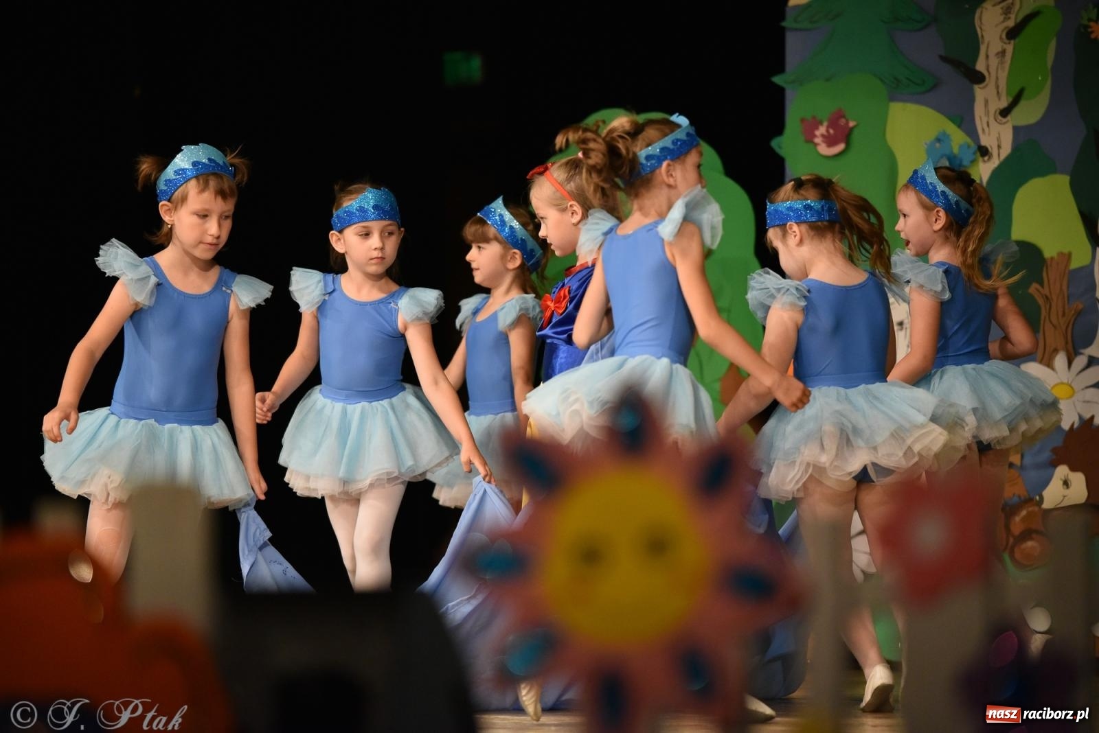 Zdjęcie w galerii na portalu naszraciborz.pl: Królewna Śnieżka na 50. urodziny Przedszkola nr 11 wiadomości z regionu