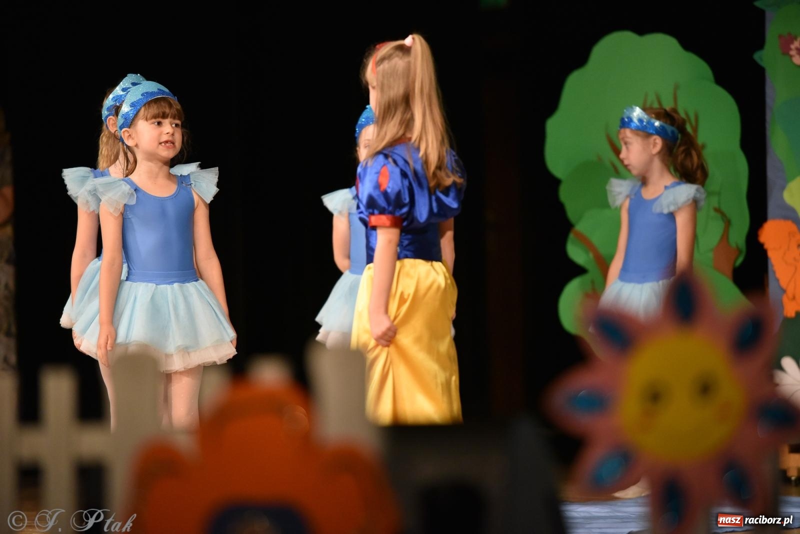 Zdjęcie w galerii na portalu naszraciborz.pl: Królewna Śnieżka na 50. urodziny Przedszkola nr 11 wiadomości z regionu