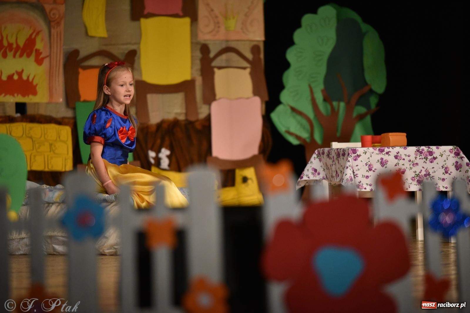 Zdjęcie w galerii na portalu naszraciborz.pl: Królewna Śnieżka na 50. urodziny Przedszkola nr 11 wiadomości z regionu