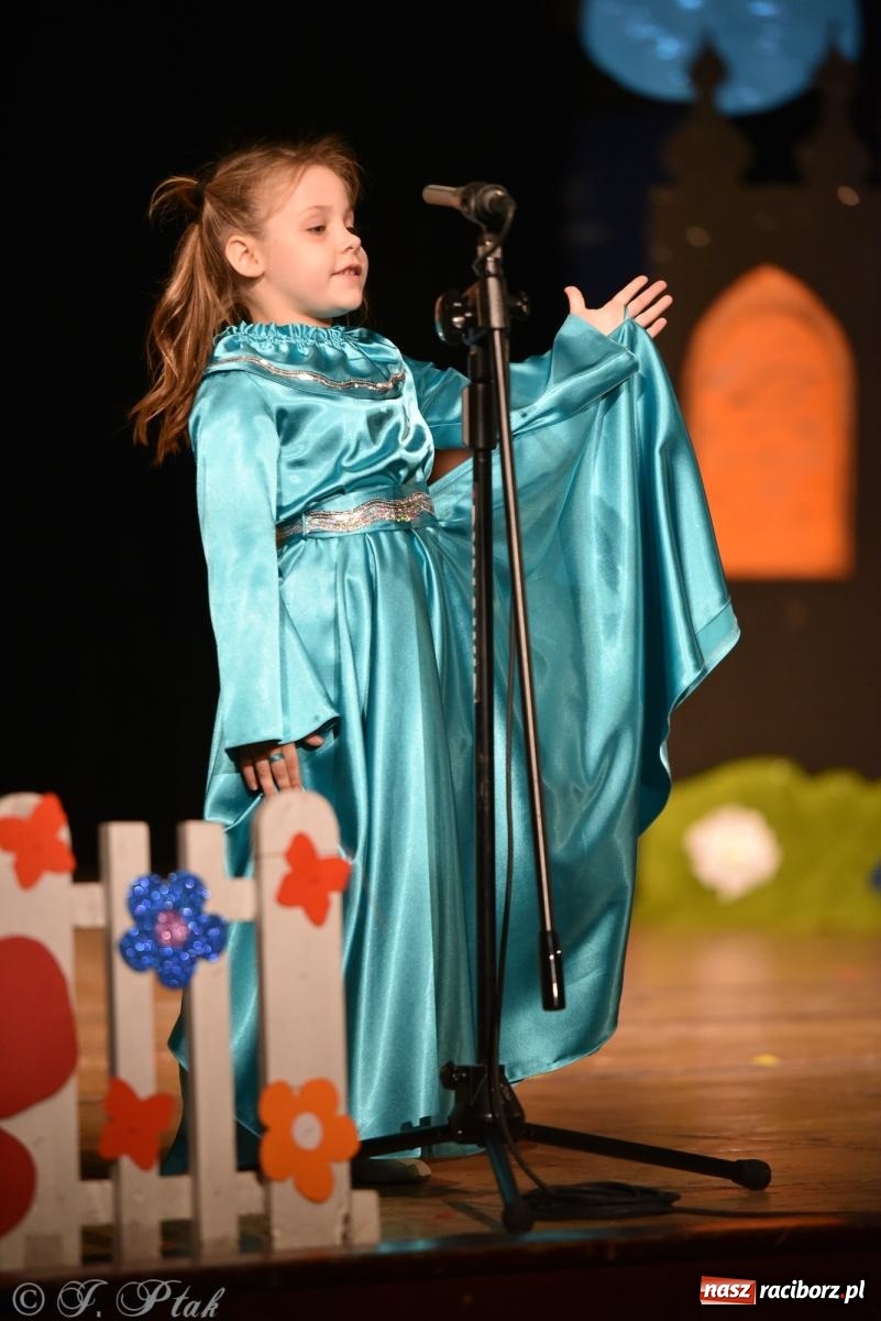 Zdjęcie w galerii na portalu naszraciborz.pl: Królewna Śnieżka na 50. urodziny Przedszkola nr 11 wiadomości z regionu