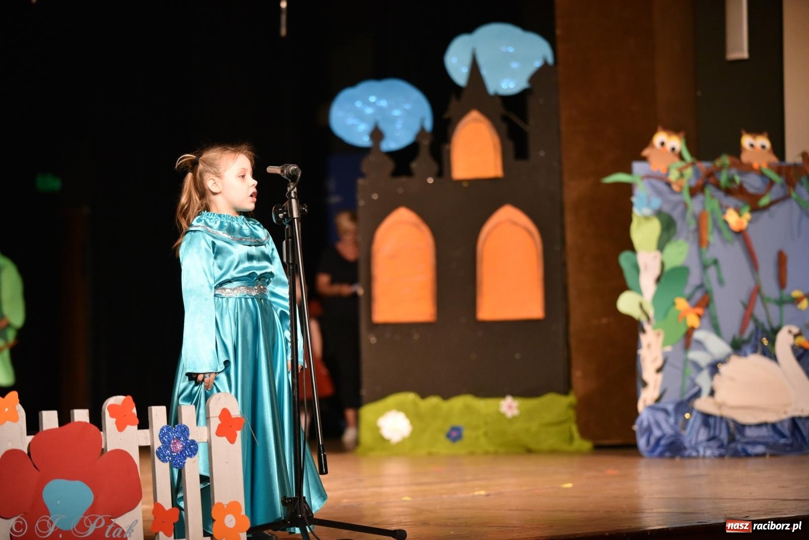 Zdjęcie w galerii na portalu naszraciborz.pl: Królewna Śnieżka na 50. urodziny Przedszkola nr 11 wiadomości z regionu