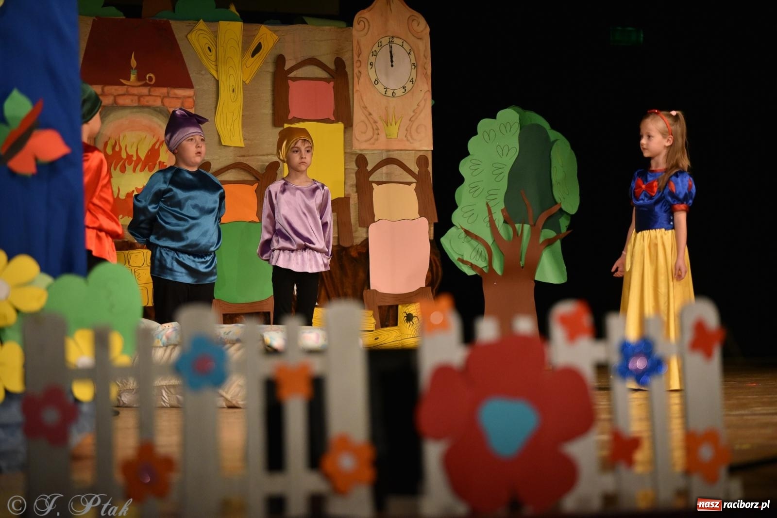 Zdjęcie w galerii na portalu naszraciborz.pl: Królewna Śnieżka na 50. urodziny Przedszkola nr 11 wiadomości z regionu