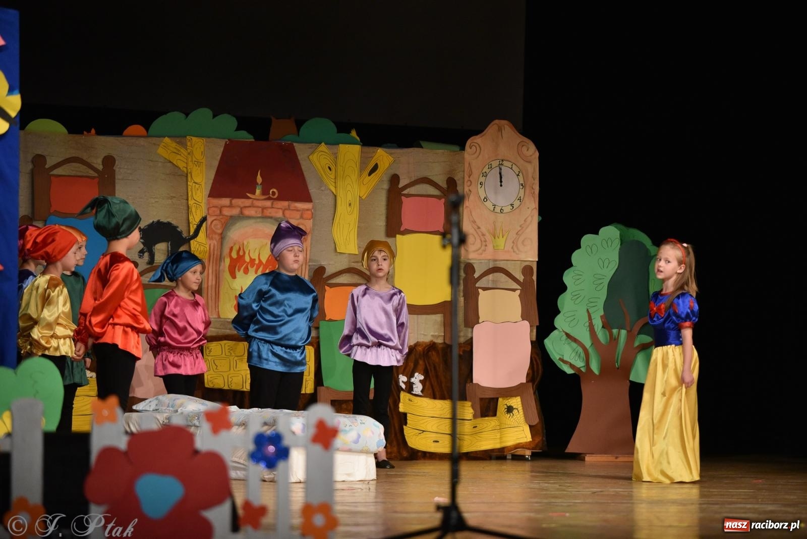 Zdjęcie w galerii na portalu naszraciborz.pl: Królewna Śnieżka na 50. urodziny Przedszkola nr 11 wiadomości z regionu