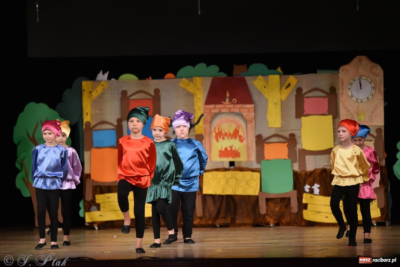 Zdjęcie w galerii na portalu naszraciborz.pl: Królewna Śnieżka na 50. urodziny Przedszkola nr 11 wiadomości z regionu