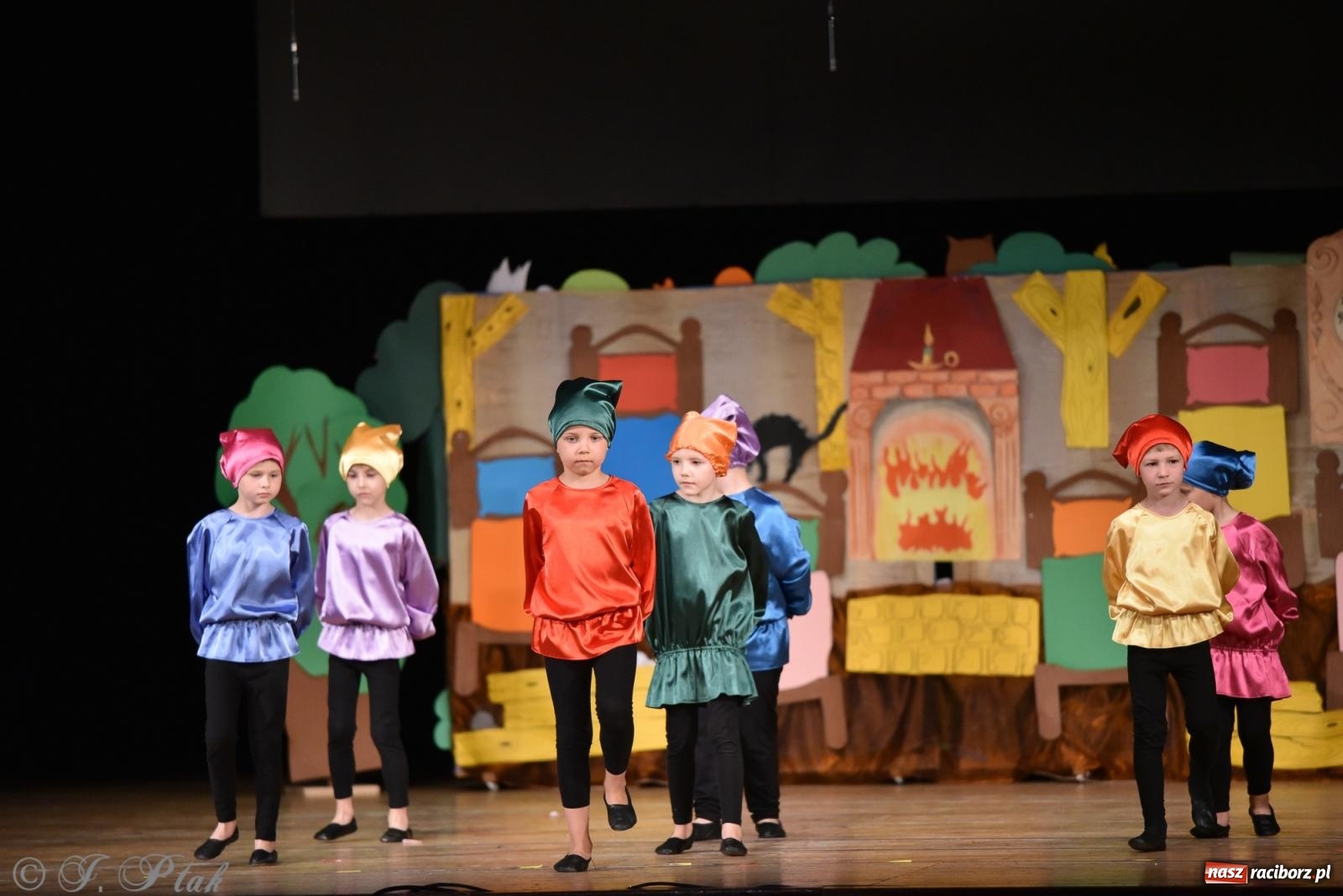 Zdjęcie w galerii na portalu naszraciborz.pl: Królewna Śnieżka na 50. urodziny Przedszkola nr 11 wiadomości z regionu