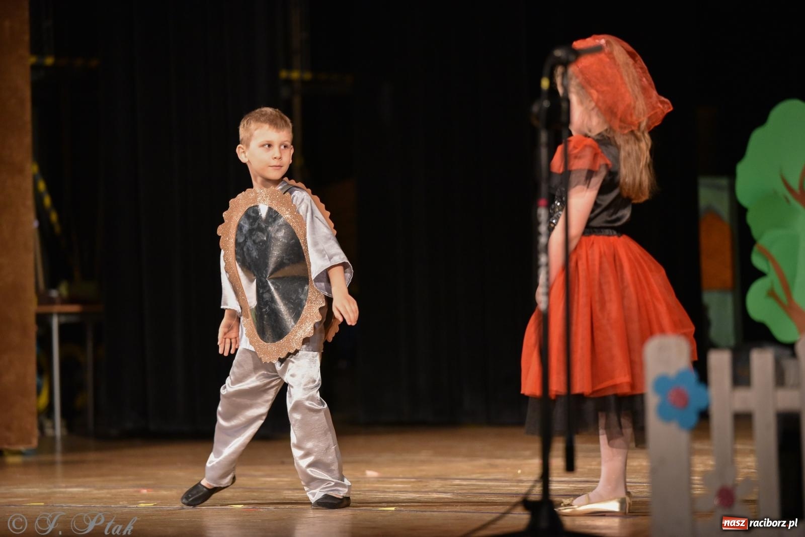 Zdjęcie w galerii na portalu naszraciborz.pl: Królewna Śnieżka na 50. urodziny Przedszkola nr 11 wiadomości z regionu