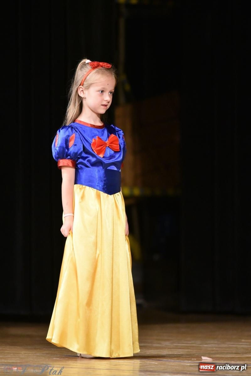 Zdjęcie w galerii na portalu naszraciborz.pl: Królewna Śnieżka na 50. urodziny Przedszkola nr 11 wiadomości z regionu