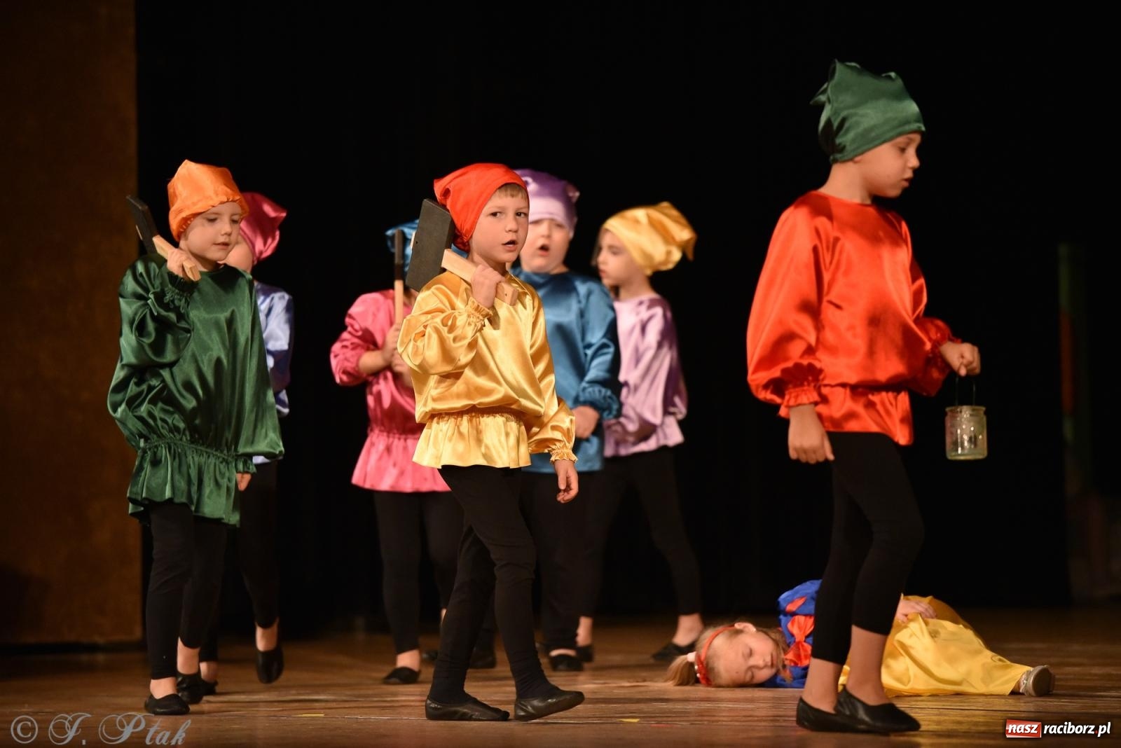 Zdjęcie w galerii na portalu naszraciborz.pl: Królewna Śnieżka na 50. urodziny Przedszkola nr 11 wiadomości z regionu