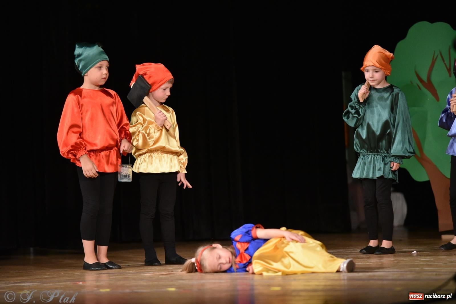 Zdjęcie w galerii na portalu naszraciborz.pl: Królewna Śnieżka na 50. urodziny Przedszkola nr 11 wiadomości z regionu