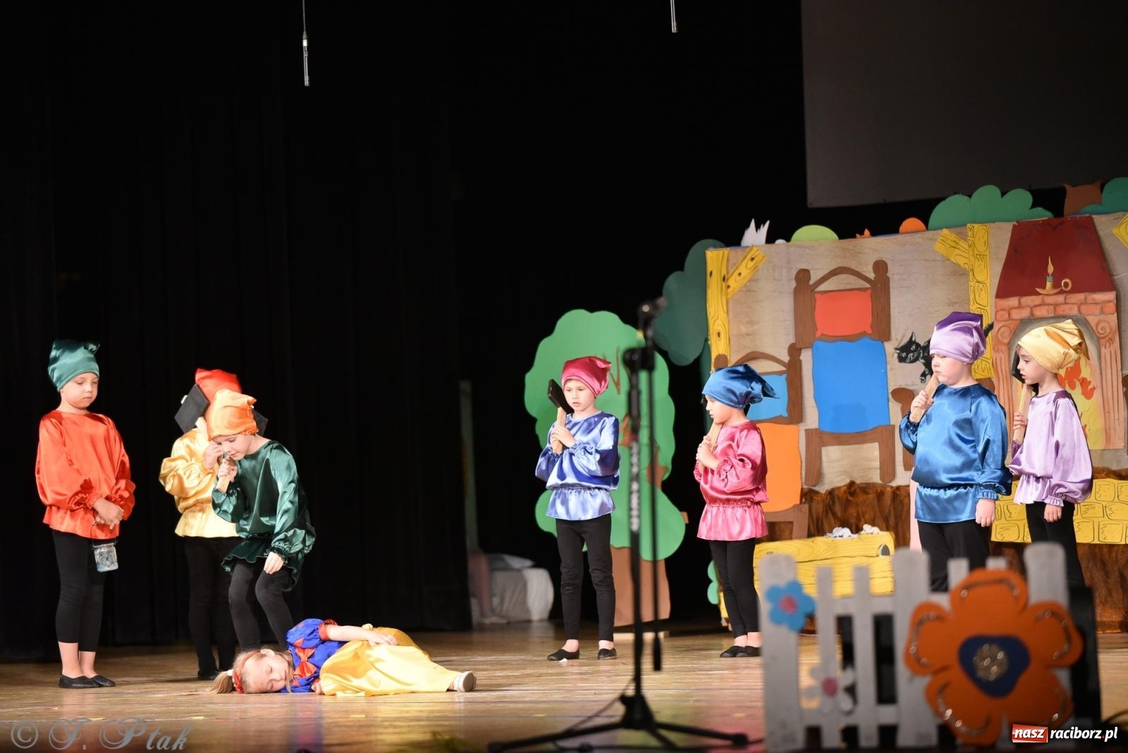 Zdjęcie w galerii na portalu naszraciborz.pl: Królewna Śnieżka na 50. urodziny Przedszkola nr 11 wiadomości z regionu