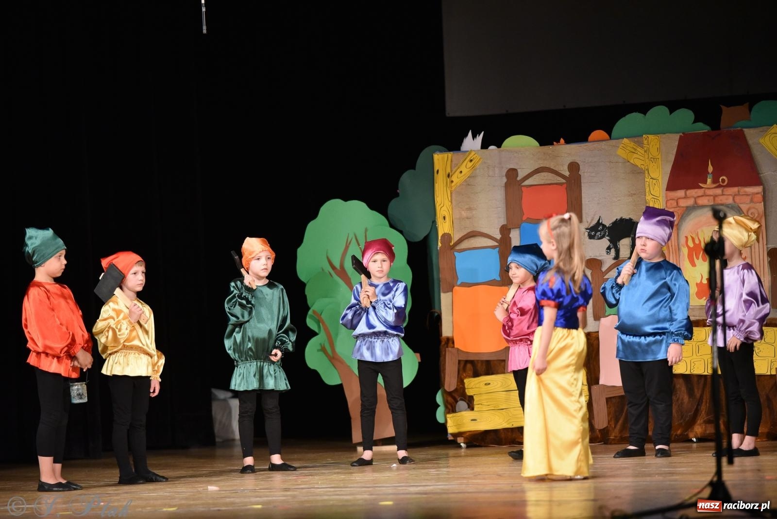 Zdjęcie w galerii na portalu naszraciborz.pl: Królewna Śnieżka na 50. urodziny Przedszkola nr 11 wiadomości z regionu