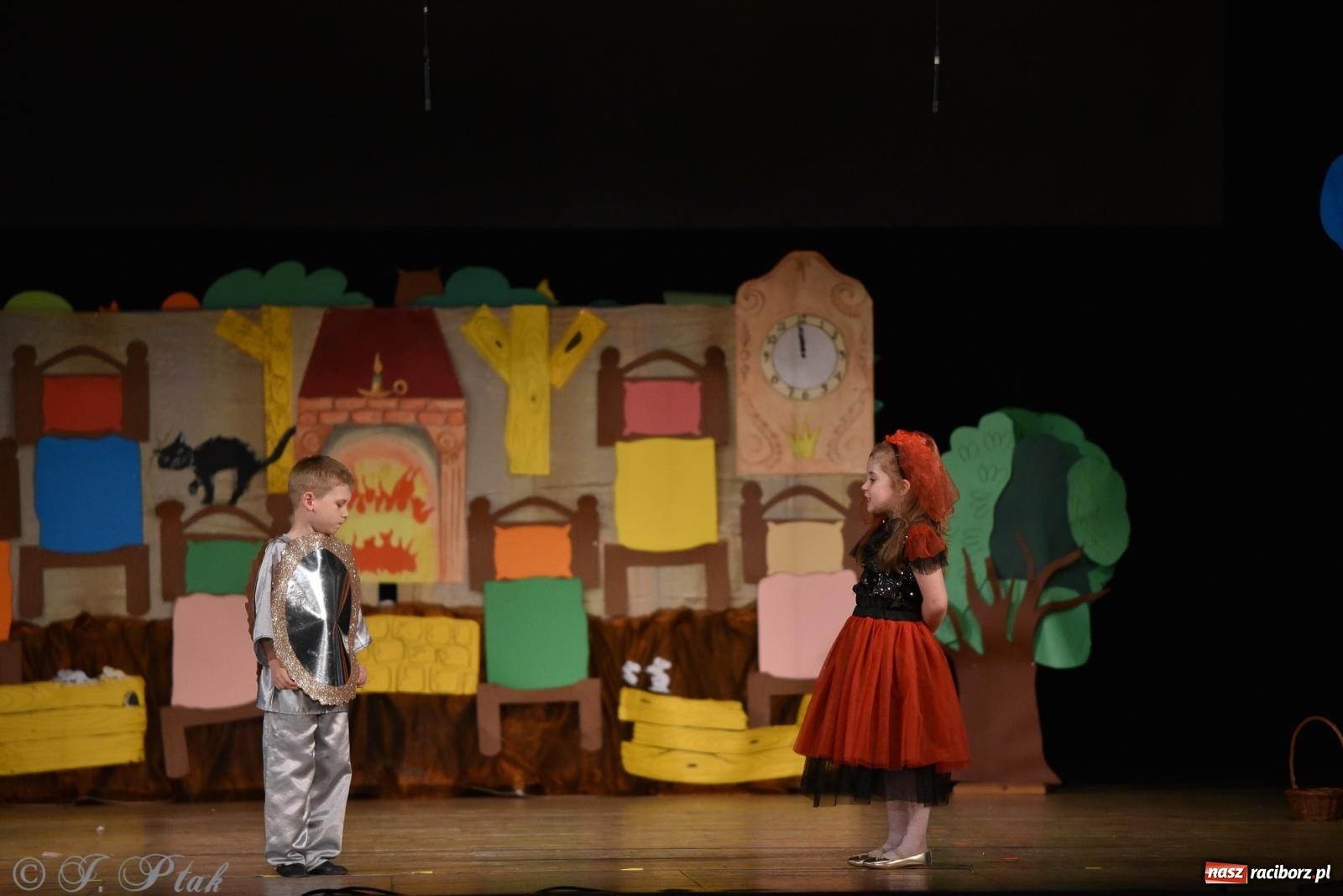 Zdjęcie w galerii na portalu naszraciborz.pl: Królewna Śnieżka na 50. urodziny Przedszkola nr 11 wiadomości z regionu