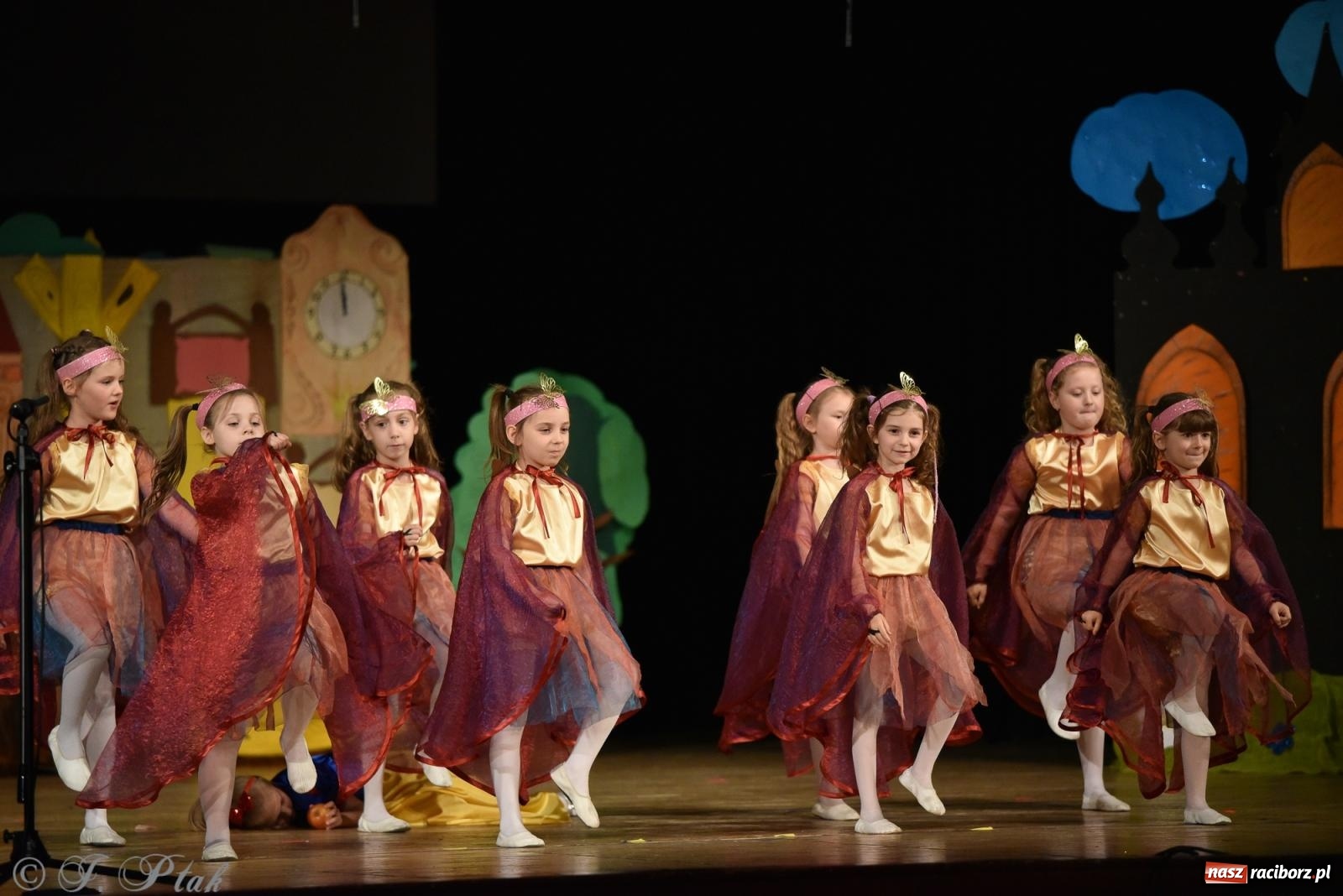 Zdjęcie w galerii na portalu naszraciborz.pl: Królewna Śnieżka na 50. urodziny Przedszkola nr 11 wiadomości z regionu