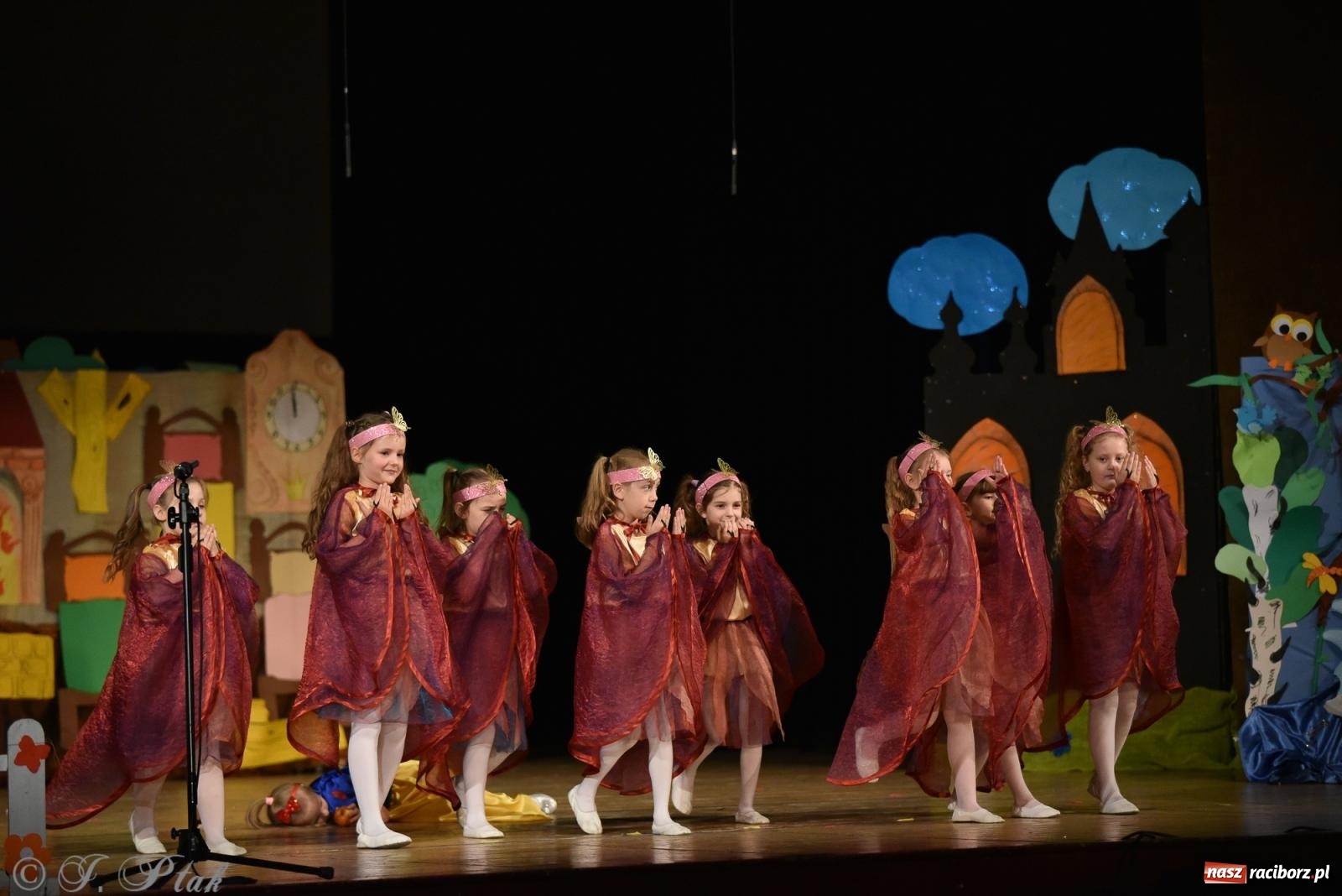 Zdjęcie w galerii na portalu naszraciborz.pl: Królewna Śnieżka na 50. urodziny Przedszkola nr 11 wiadomości z regionu