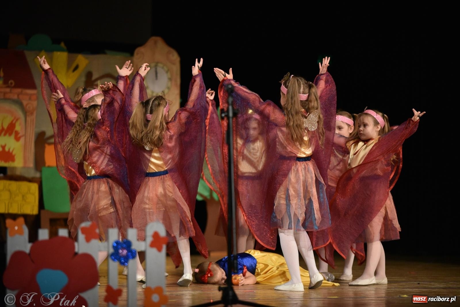 Zdjęcie w galerii na portalu naszraciborz.pl: Królewna Śnieżka na 50. urodziny Przedszkola nr 11 wiadomości z regionu