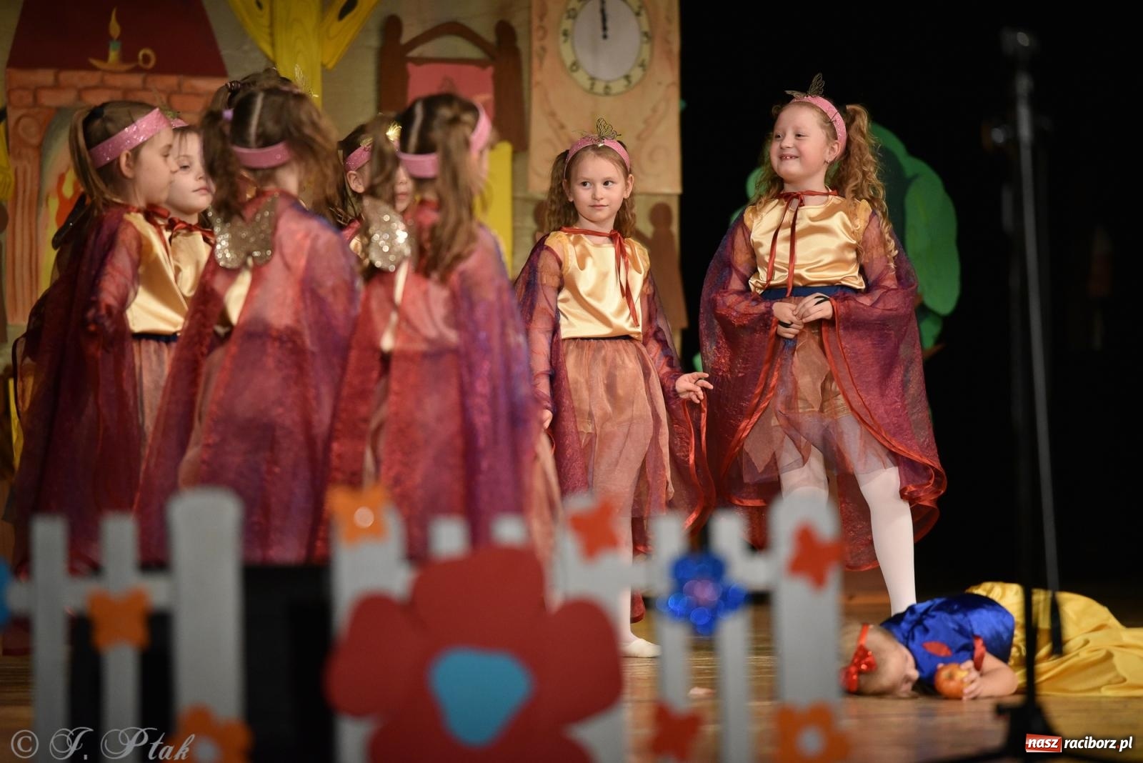 Zdjęcie w galerii na portalu naszraciborz.pl: Królewna Śnieżka na 50. urodziny Przedszkola nr 11 wiadomości z regionu