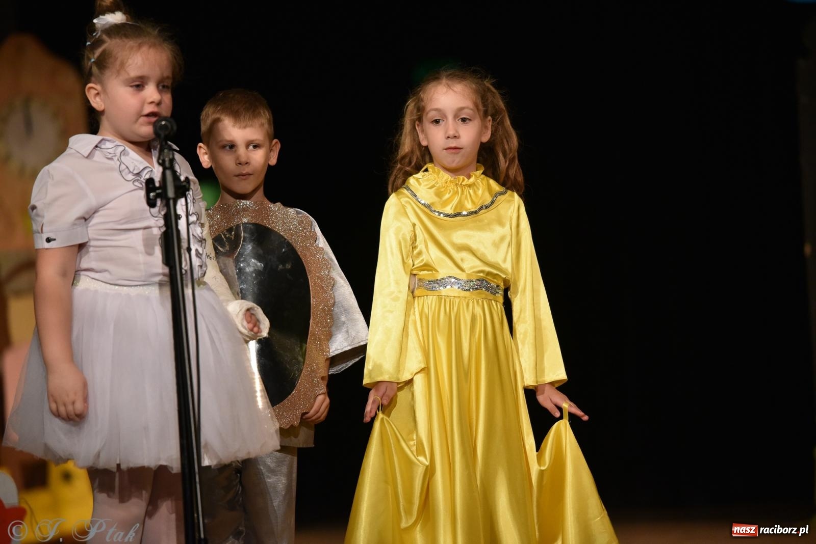 Zdjęcie w galerii na portalu naszraciborz.pl: Królewna Śnieżka na 50. urodziny Przedszkola nr 11 wiadomości z regionu