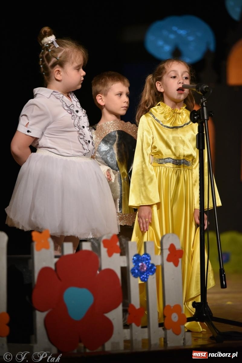 Zdjęcie w galerii na portalu naszraciborz.pl: Królewna Śnieżka na 50. urodziny Przedszkola nr 11 wiadomości z regionu