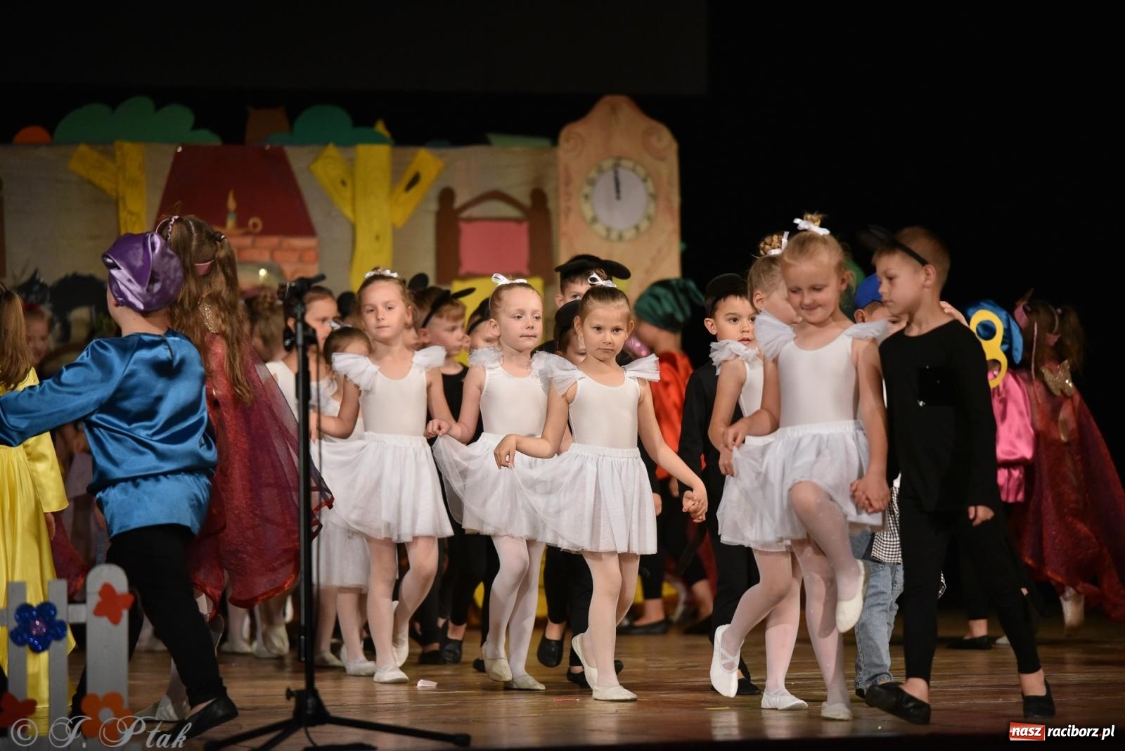 Zdjęcie w galerii na portalu naszraciborz.pl: Królewna Śnieżka na 50. urodziny Przedszkola nr 11 wiadomości z regionu